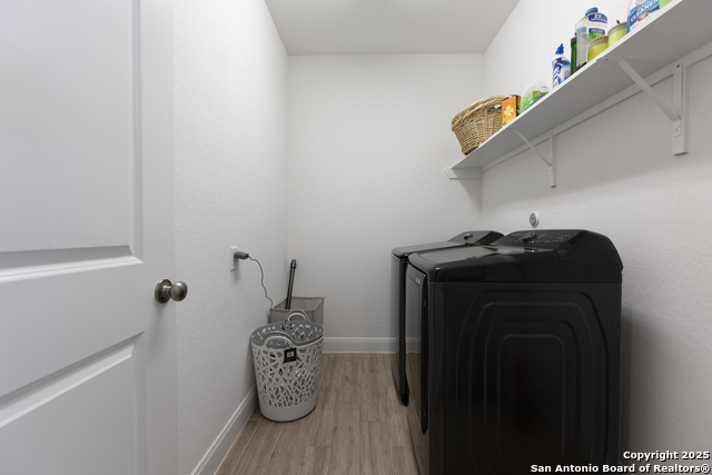 Listing photo id 25 for 9307 Madler