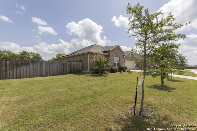 Listing photo id 2 for 9307 Madler