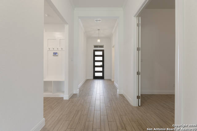 Listing photo id 3 for 9307 Madler