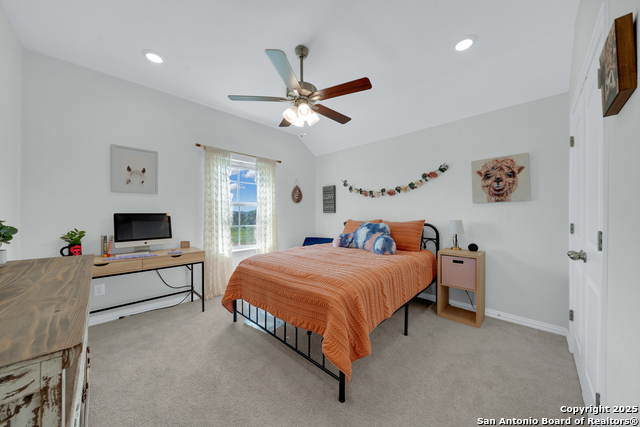 Image 24 of 37 For 727 Navarro  