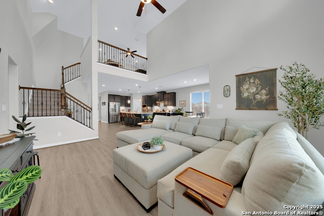 Image 6 of 37 For 727 Navarro  