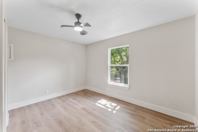 Image 20 of 24 For 4119 Tamarak Dr