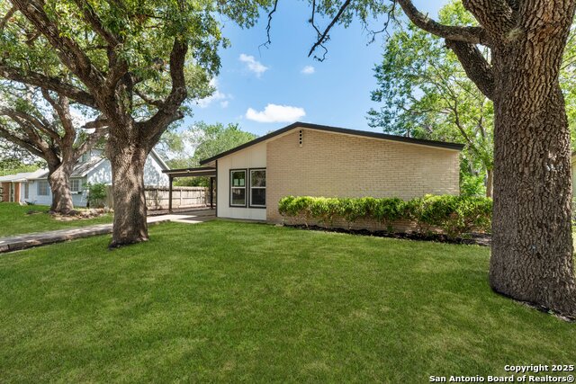 Image 3 of 24 For 4119 Tamarak Dr