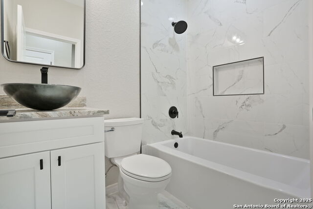 Image 16 of 25 For 650 Canyon Circle Drive