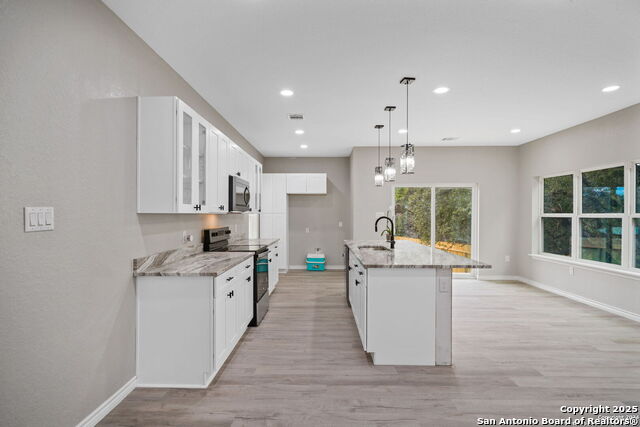 Image 12 of 30 For 662 Canyon Circle Drive