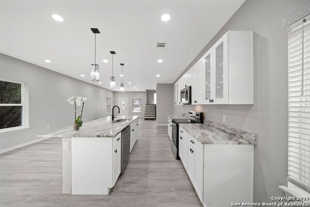Image 14 of 30 For 662 Canyon Circle Drive