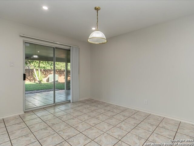 Image 5 of 16 For 7702 Wexford Sq