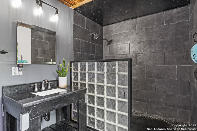 Image 28 of 44 For 124 Valley Creek