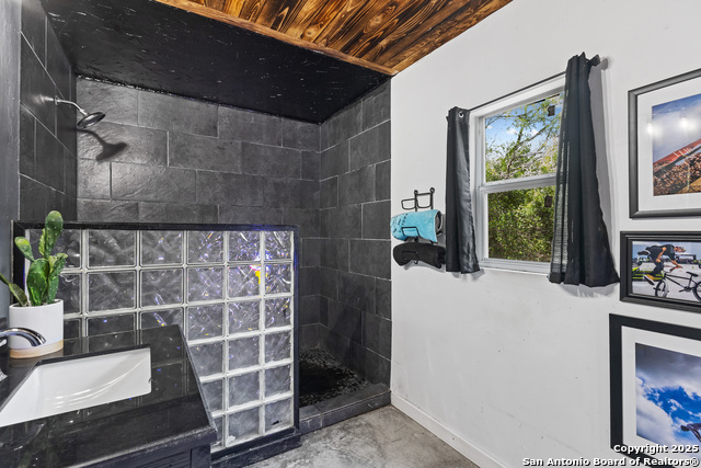 Image 29 of 44 For 124 Valley Creek