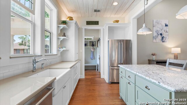 Listing photo id 9 for 2730 Beaver