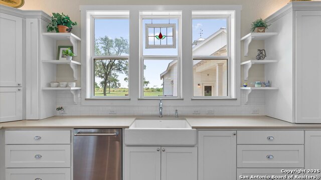 Listing photo id 10 for 2730 Beaver