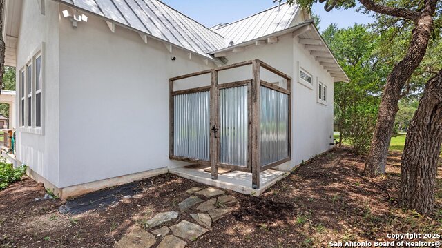 Listing photo id 29 for 2730 Beaver