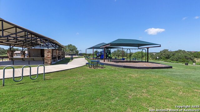 Listing photo id 37 for 2730 Beaver