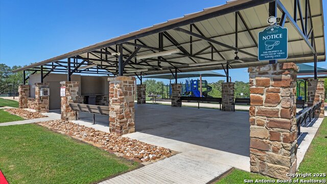 Listing photo id 38 for 2730 Beaver