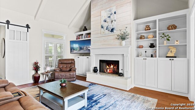 Listing photo id 4 for 2730 Beaver