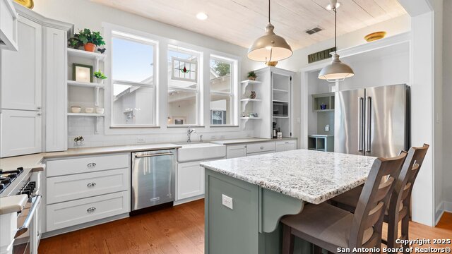 Listing photo id 7 for 2730 Beaver