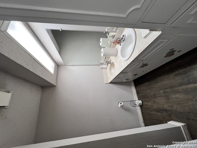 Image 10 of 16 For 2910 Hillcrest