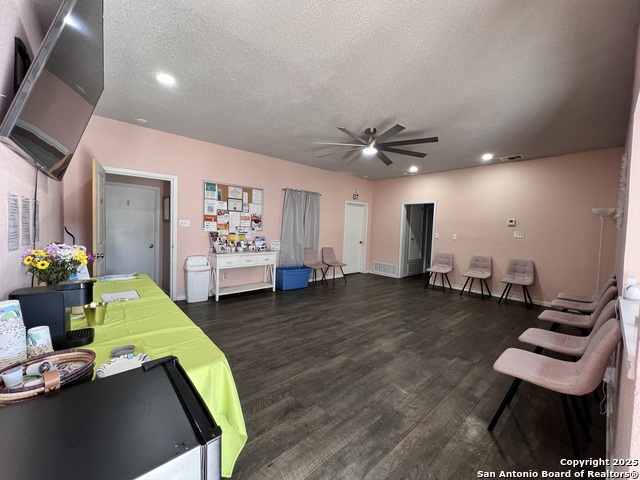Image 3 of 16 For 2910 Hillcrest