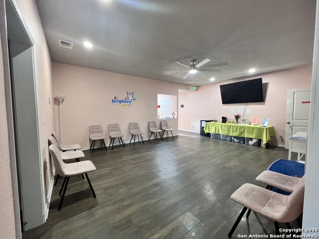 Image 4 of 16 For 2910 Hillcrest