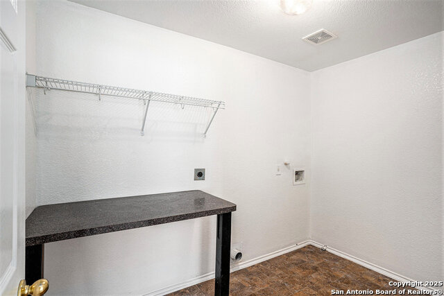 Listing photo id 10 for 7831 Mainland Woods