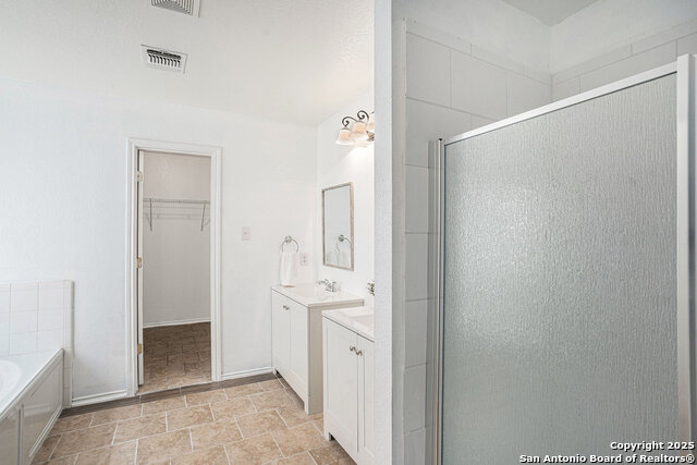 Listing photo id 12 for 7831 Mainland Woods
