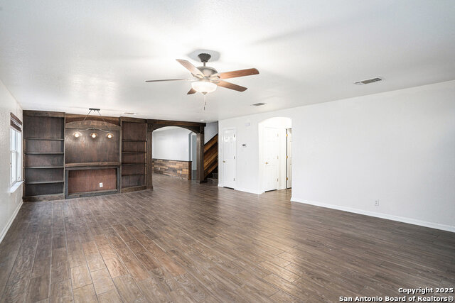 Listing photo id 2 for 7831 Mainland Woods