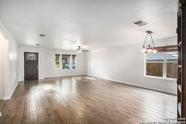 Listing photo id 3 for 7831 Mainland Woods