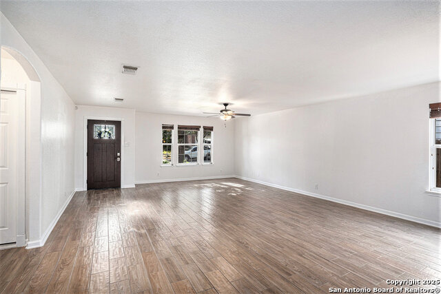 Listing photo id 4 for 7831 Mainland Woods