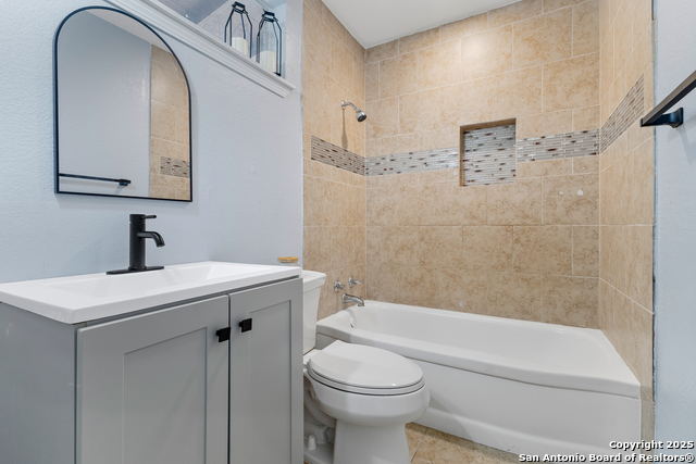 Listing photo id 9 for 534 Cicero  