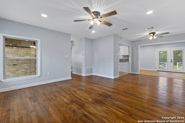 Listing photo id 3 for 534 Cicero  