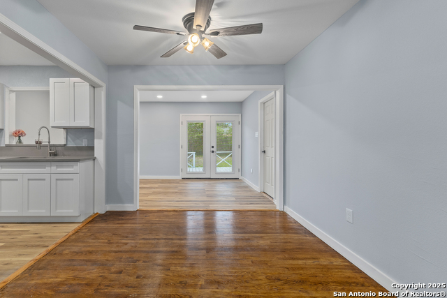 Listing photo id 4 for 534 Cicero  