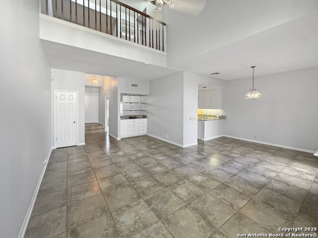 Listing photo id 9 for 210 Circle St 05