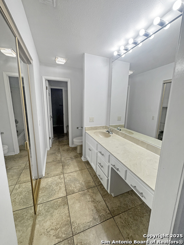Listing photo id 10 for 210 Circle St 05