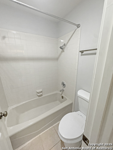 Listing photo id 12 for 210 Circle St 05