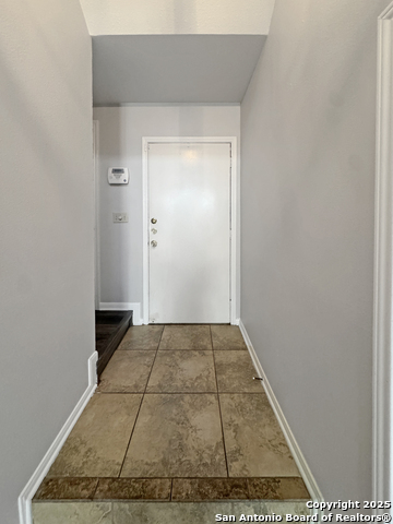 Listing photo id 14 for 210 Circle St 05