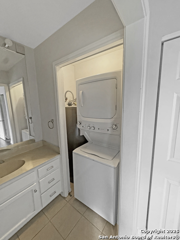 Listing photo id 16 for 210 Circle St 05