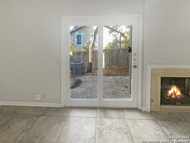 Listing photo id 4 for 210 Circle St 05