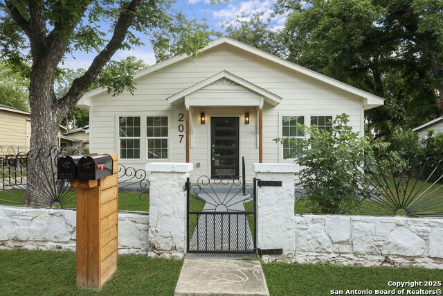 Details for 207 Alvarez  , San Antonio, TX 78204