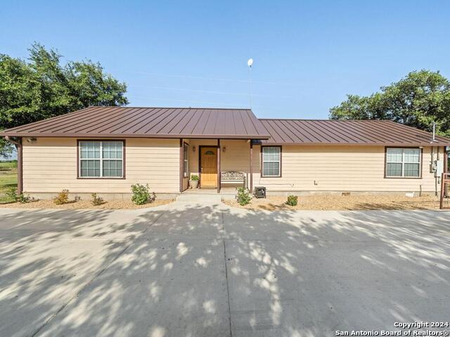 Listing photo id 0 for 17475 Fm 463