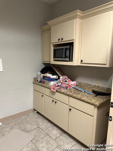 Listing photo id 11 for 3520 New Braunfels S 116