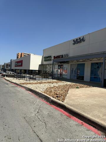 Listing photo id 23 for 3520 New Braunfels S 116