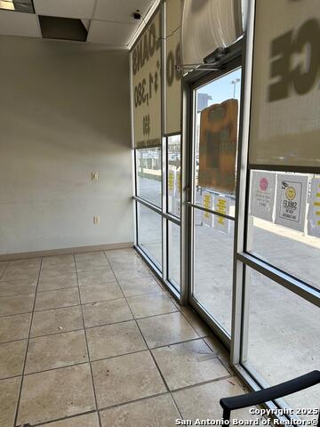 Listing photo id 1 for 3520 New Braunfels S 116
