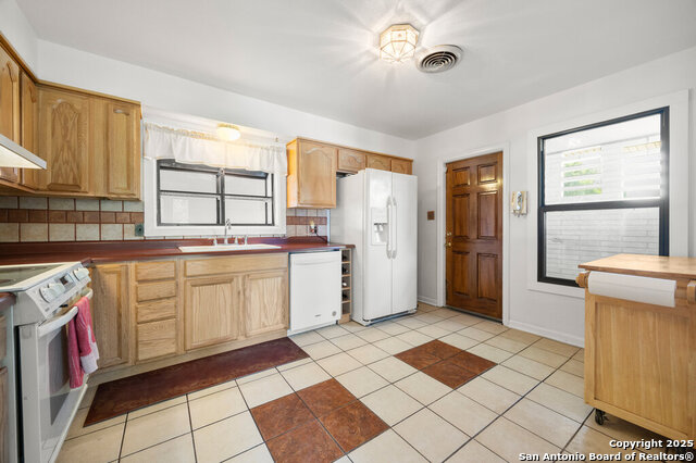 Image 10 of 26 For 502 Timberlane Dr