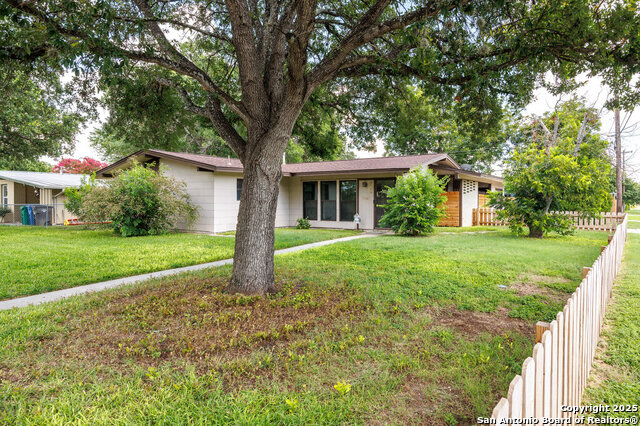 Image 3 of 26 For 502 Timberlane Dr