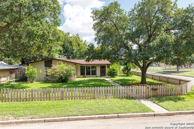 Image 4 of 26 For 502 Timberlane Dr