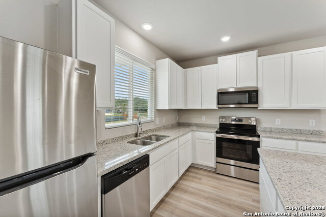Listing photo id 11 for 21419-21503 Sir Walter Ln