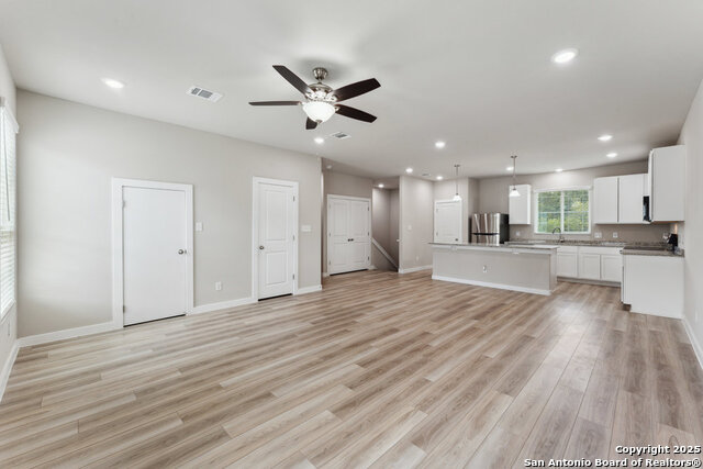 Listing photo id 17 for 21419-21503 Sir Walter Ln