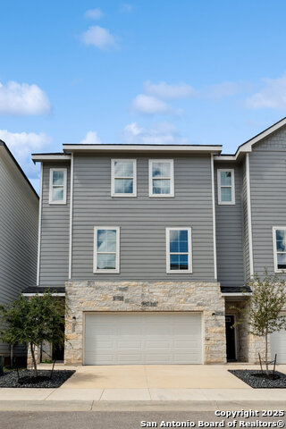 Listing photo id 0 for 21419-21503 Sir Walter Ln