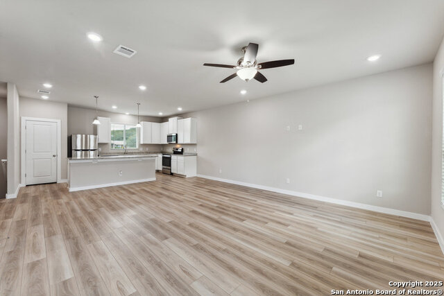 Listing photo id 18 for 21419-21503 Sir Walter Ln