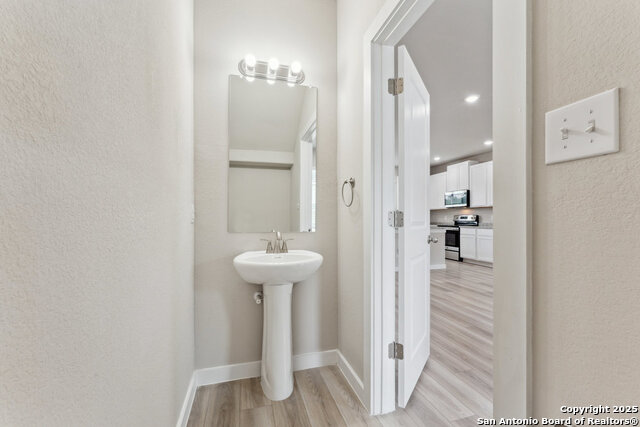 Listing photo id 19 for 21419-21503 Sir Walter Ln